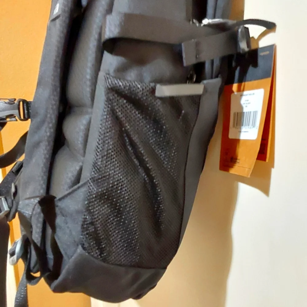 🌺NWT The North Face Dyno Flexvent Black Utility Backpack